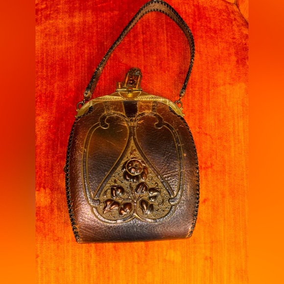 Justin leather goods Handbags - VTG Justin Leather Co Purse Art Nouveau Hand Tooled Leather Turnloc Clasp 1921​